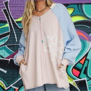 BlueVelvet XL Oversized Top with Floral Design NWT